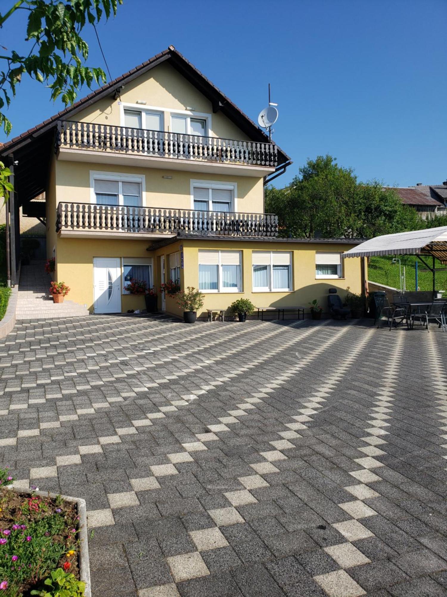Apartments Mise Огулин Экстерьер фото